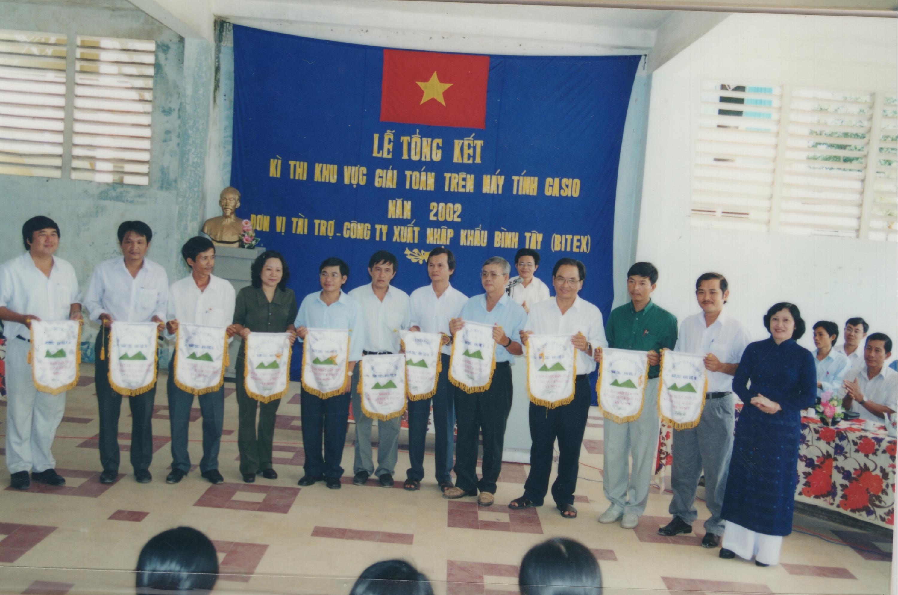 THI-QG-LAN-2-T AY-NINH.jpg