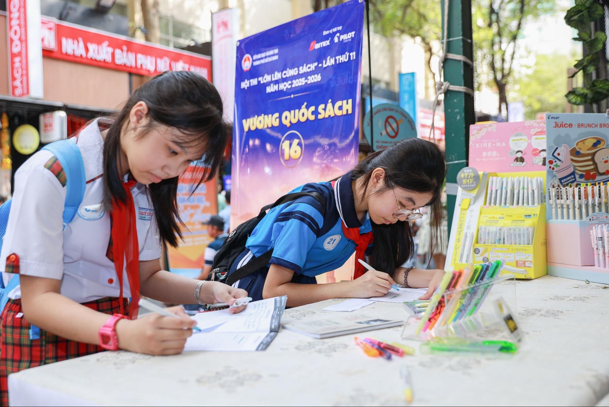 pilot-dong-han h-cung-so-gddt -tp-hcm-lan-to a-van-hoa-doc- tai-hoi-thi-lo n-len-cung-sac h-1.jpg