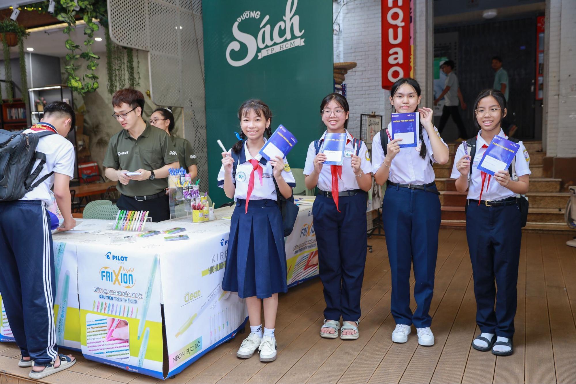 pilot-dong-han h-cung-so-gddt -tp-hcm-lan-to a-van-hoa-doc- tai-hoi-thi-lo n-len-cung-sac h-11.jpg