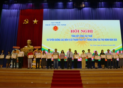 BITEX VINH DỰ NHẬN BẰNG KHEN CỦA CHỦ TỊCH UBND TỈNH VÌ THÀNH TÍCH XUẤT SẮC TRONG CÔNG TÁC NỘP...