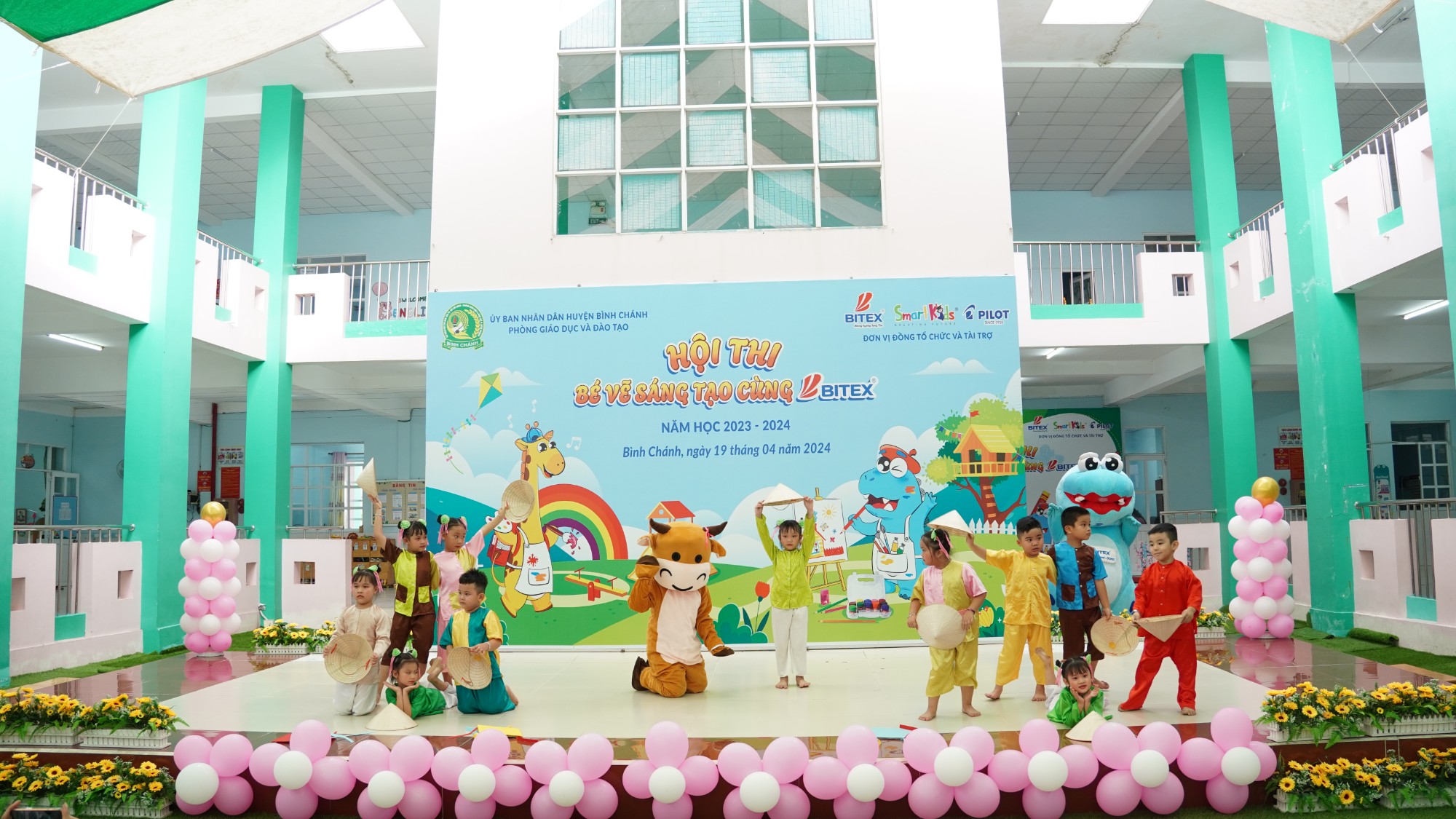 Tiết mục văn nghệ mở màn hội thi “Bé Vẽ Sáng Tạo Cùng BITEX” cấp Huyện Bình Chánh năm học 2023 - 2024 đầy sôi động