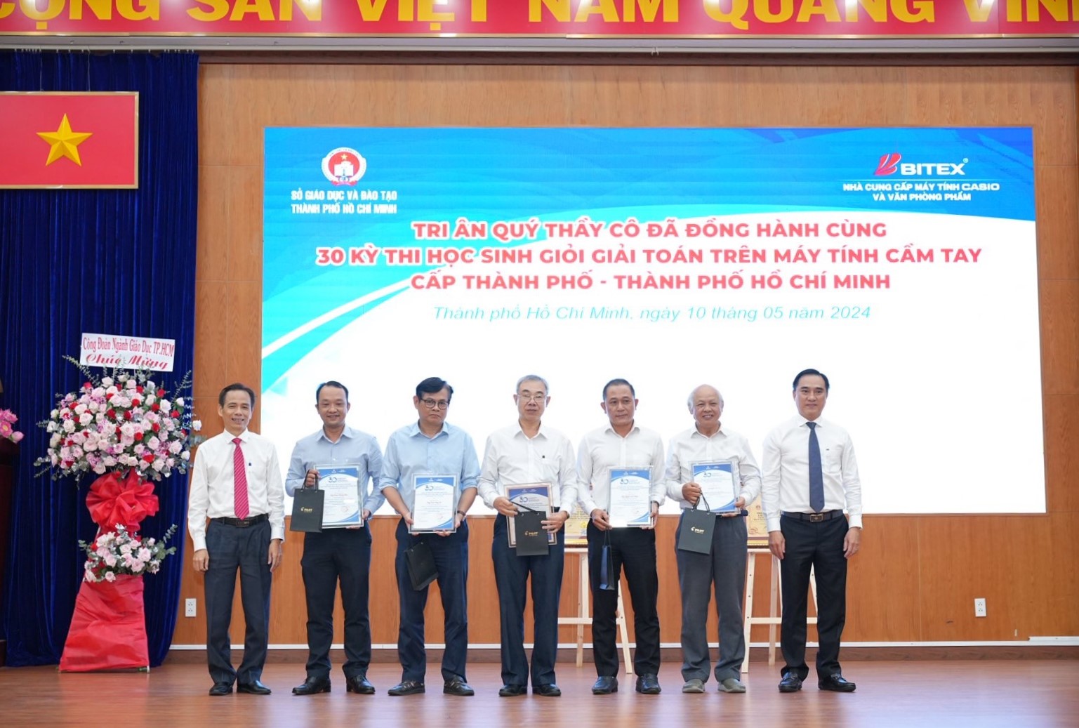 Sự kiện là cơ hội để thể hiện lòng tri ân đến các vị Lãnh đạo, thầy cô đã đồng hành cùng kỳ thi từ những ngày đầu tiên