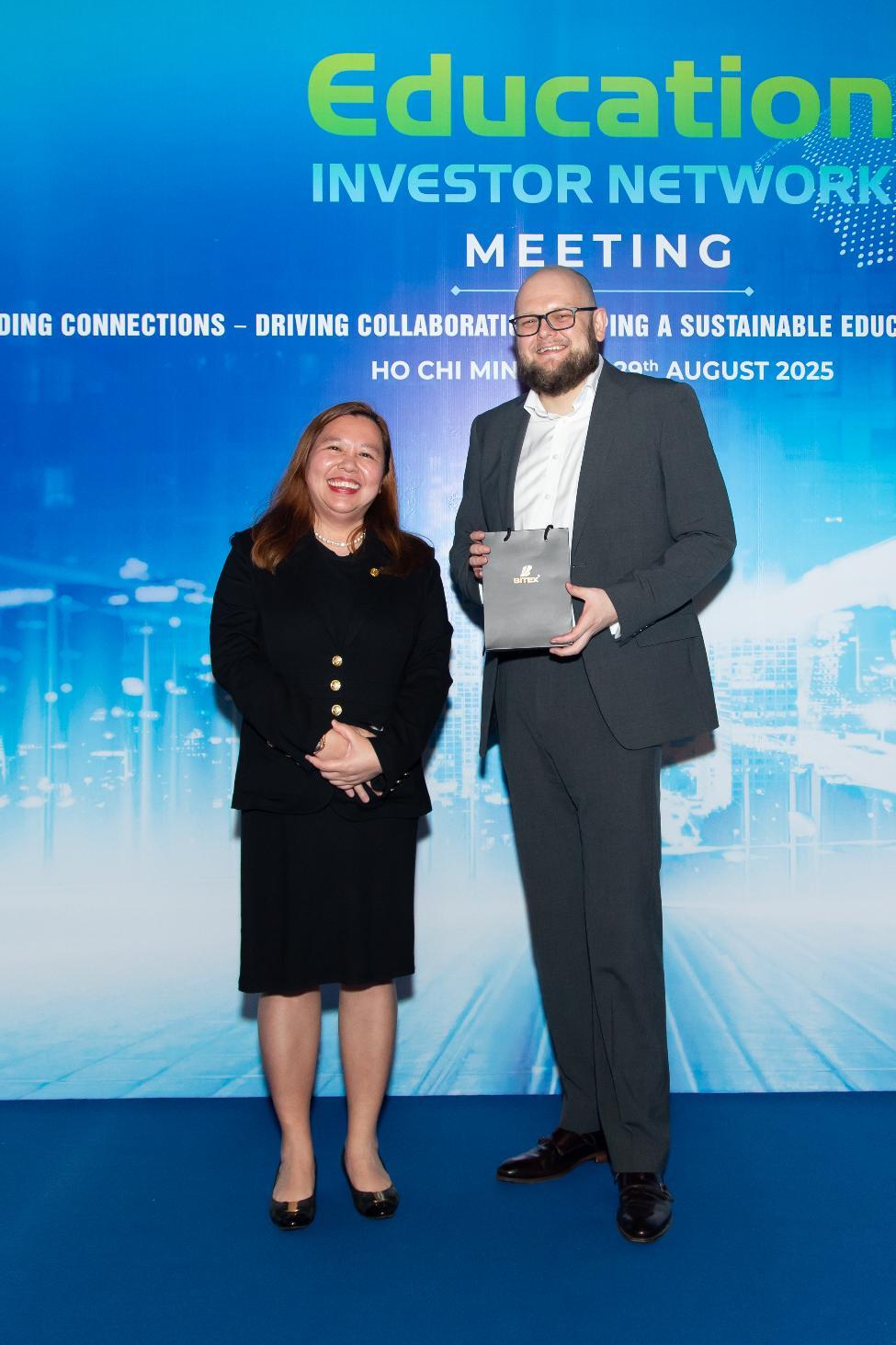 ra-mat-clb-edu cation-investo r-network-ein- dau-an-tren-ha nh-trinh-kien- tao-tuong-lai- ben-vung-10.jp g