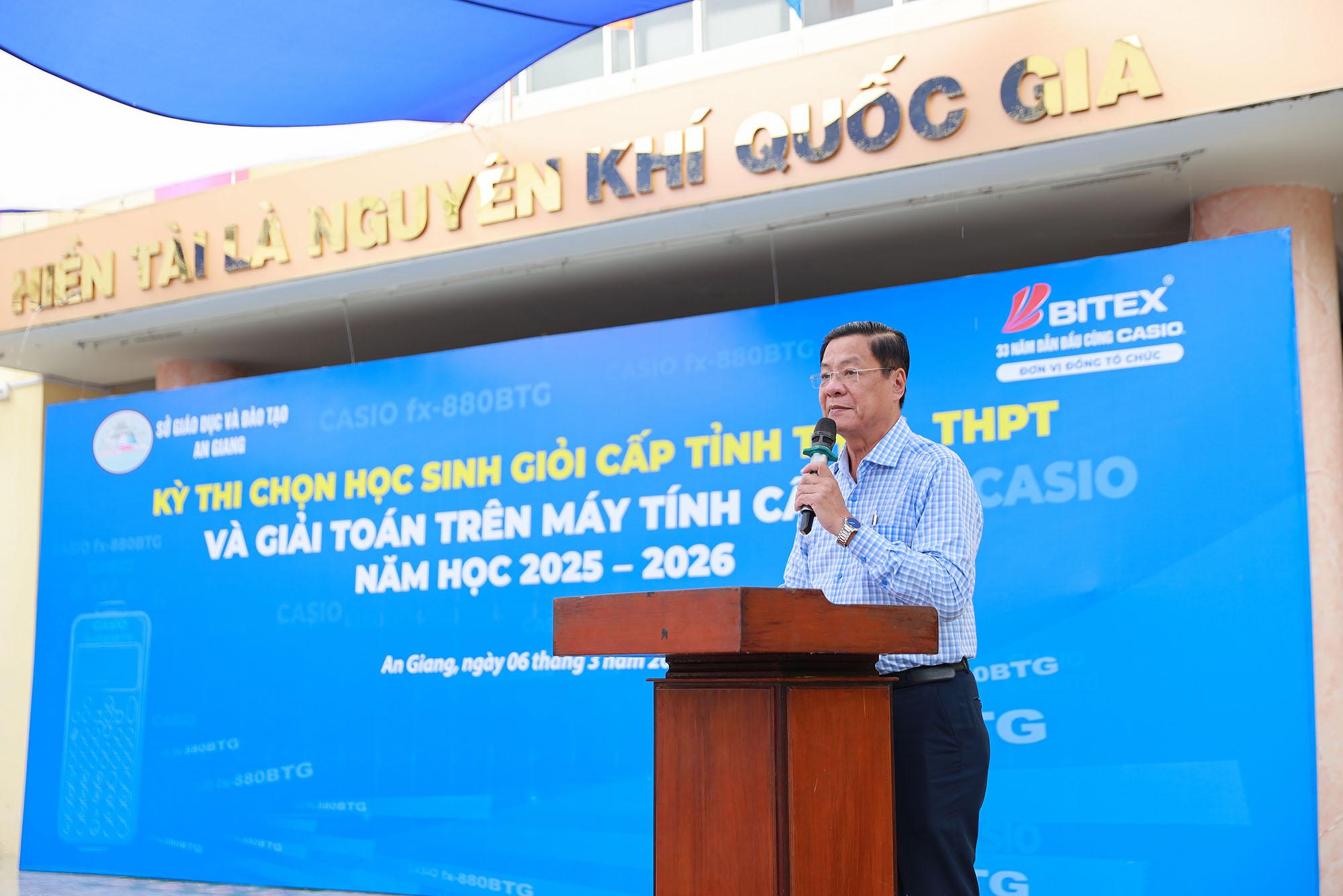 1500-hoc-sinh- an-giang-hao-h ung-tranh-tai- tai-ky-thi-hoc -sinh-gioi-gia i-toan-tren-ma y-tinh-cam-tay -lan-thu-16-2. jpg