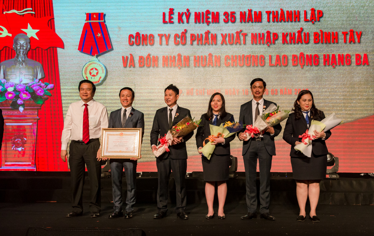 Công ty BITEX vinh dự đón nhận Huân chương Lao động Hạng Ba do Thủ tướng Chính phủ trao tặng